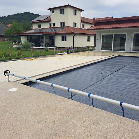 Apartmani Fenestra Tesla I Faust Otocac Luaran gambar